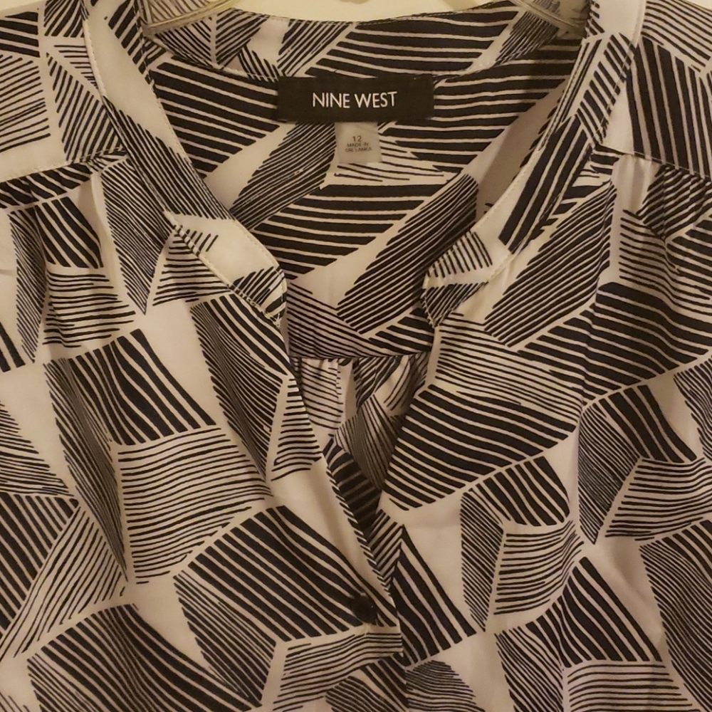 Sleeveless blouse - Picture 2 of 2